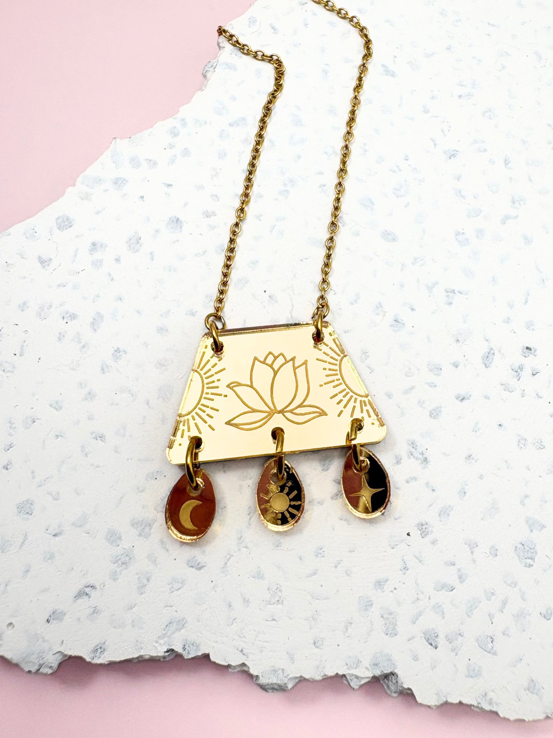 I Will Rise Affirmation Pendant Necklace – Gold Mirror Acrylic | Isla & Marigold