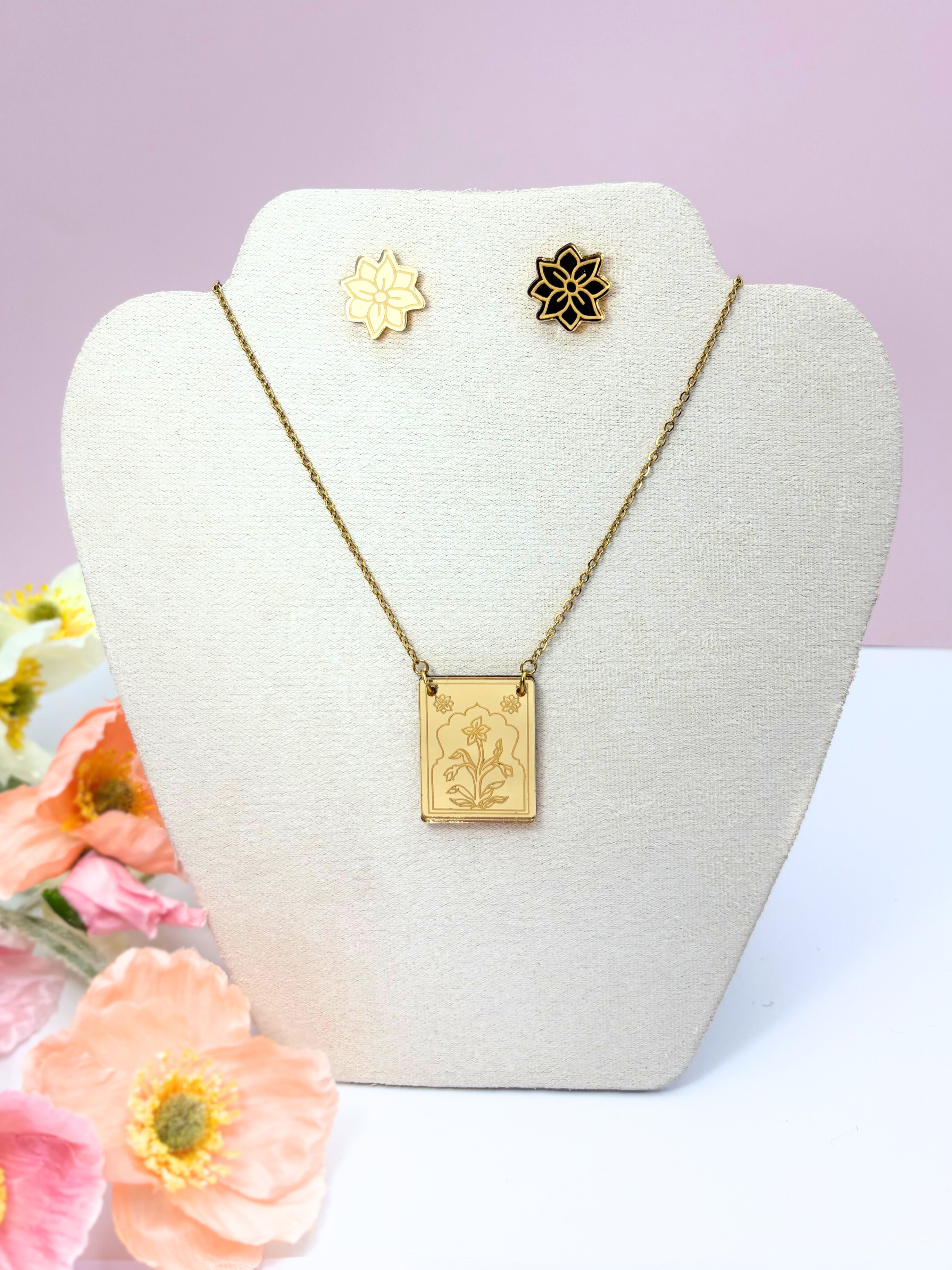 Dream Believe Receive Pendant Affirmation Necklace – Gold Mirror Acrylic | Isla & Marigold